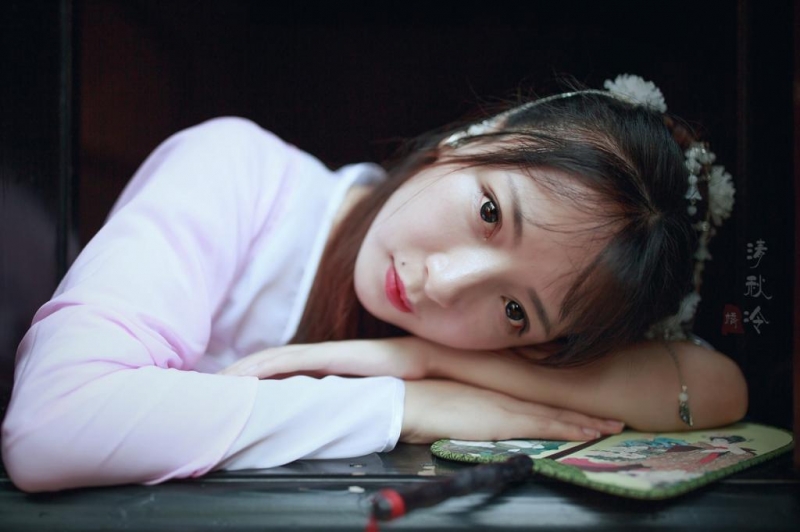 粉嫩汉服美女气质清新脱俗写真
