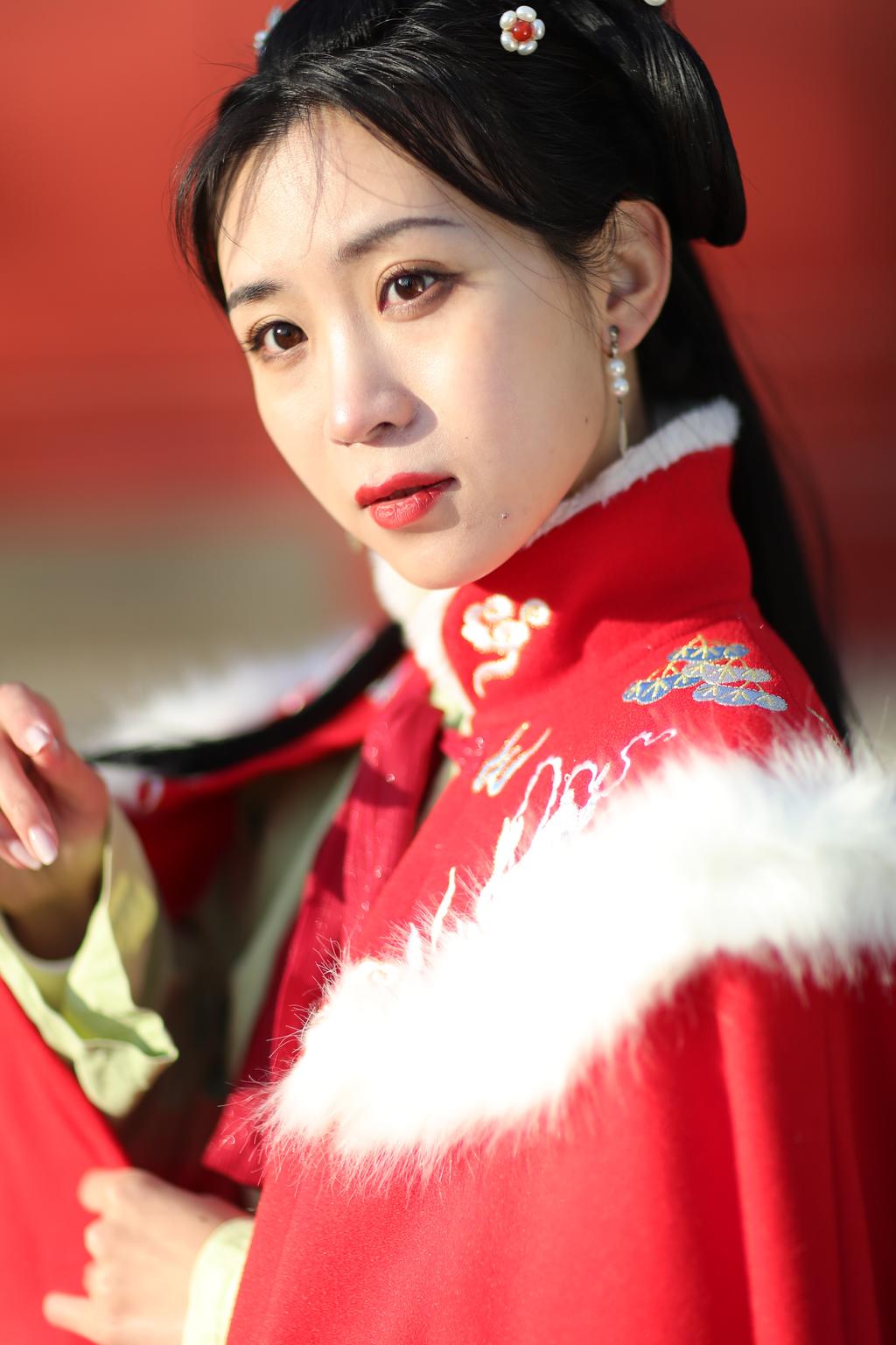 红妆素裹古装美女国色天香写真