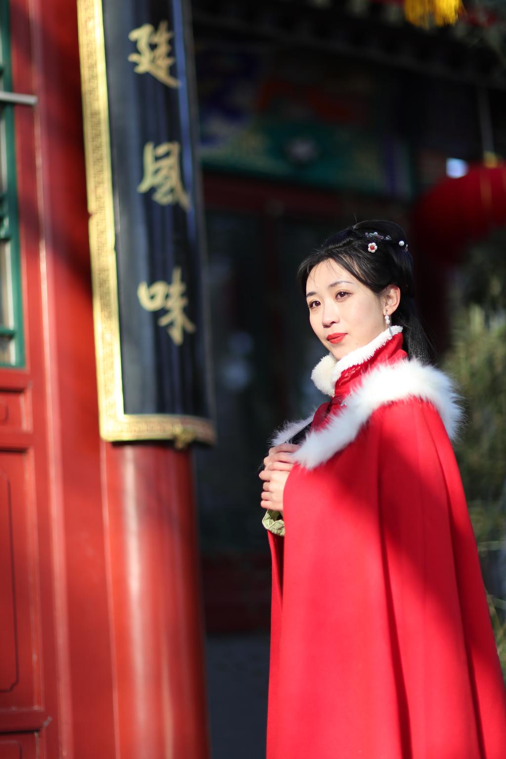 红妆素裹古装美女国色天香写真