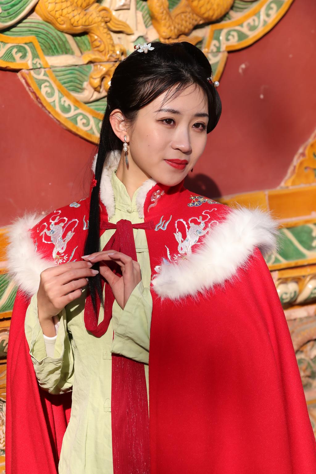 红妆素裹古装美女国色天香写真