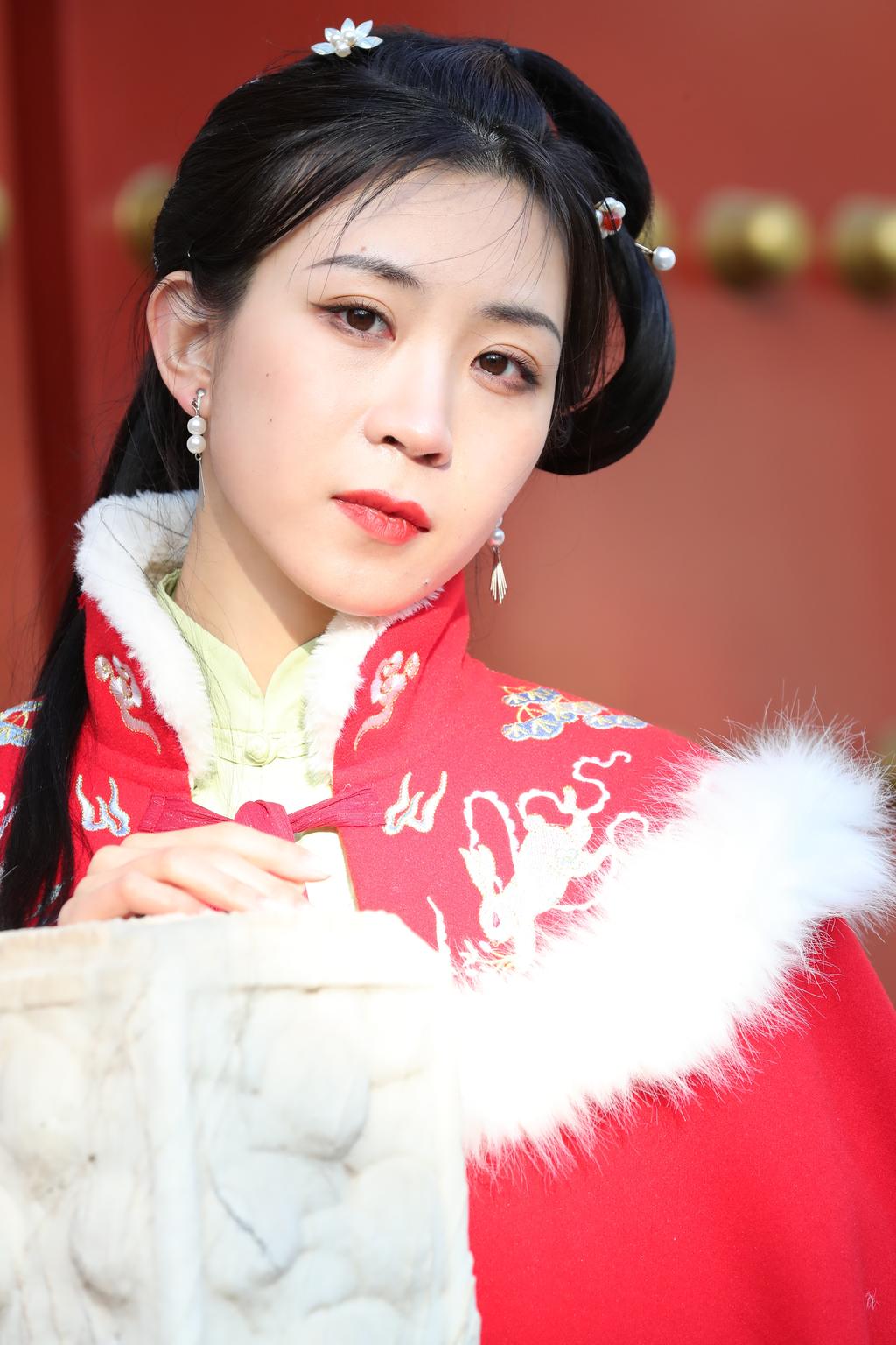 红妆素裹古装美女国色天香写真