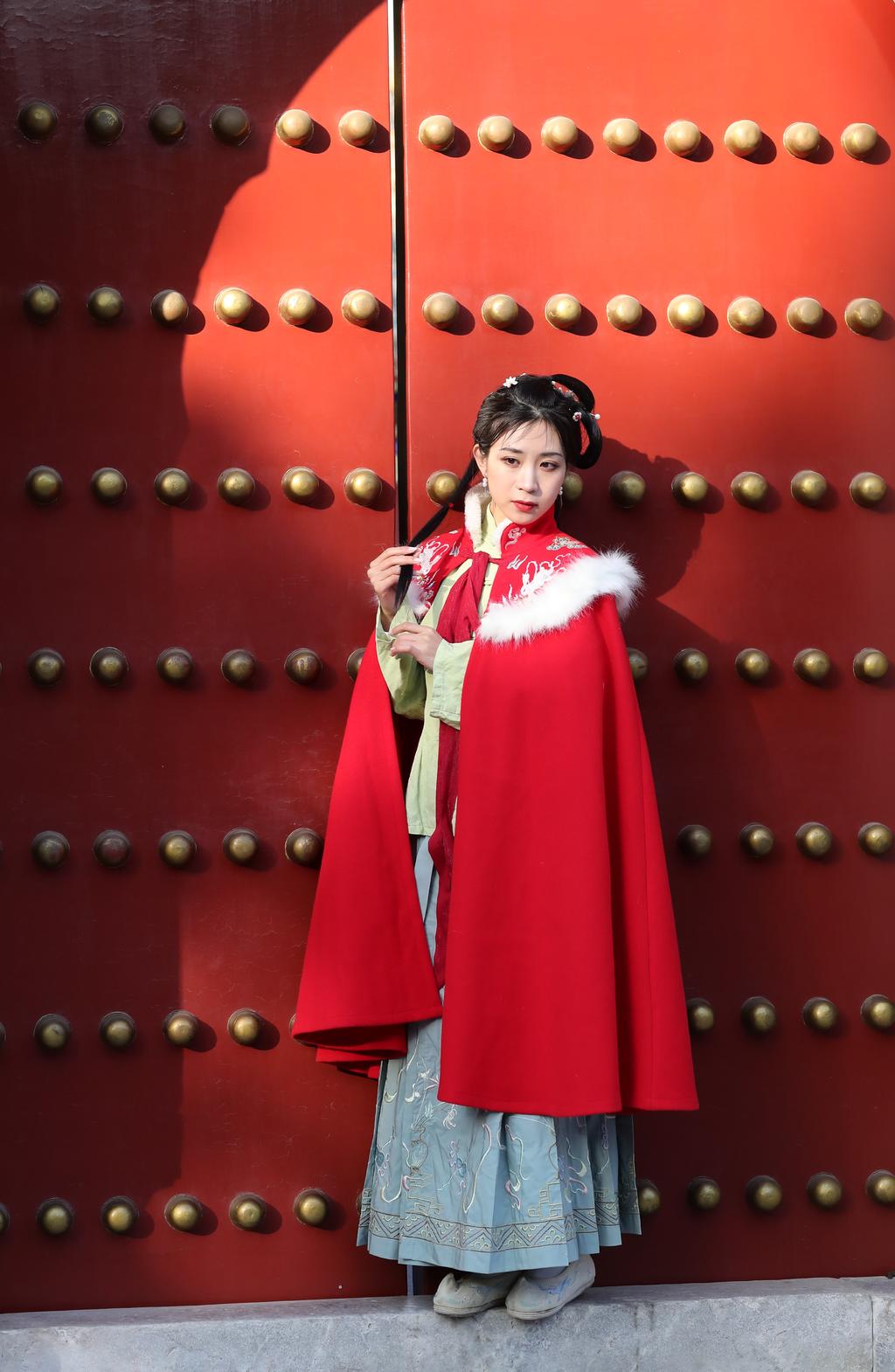 红妆素裹古装美女国色天香写真