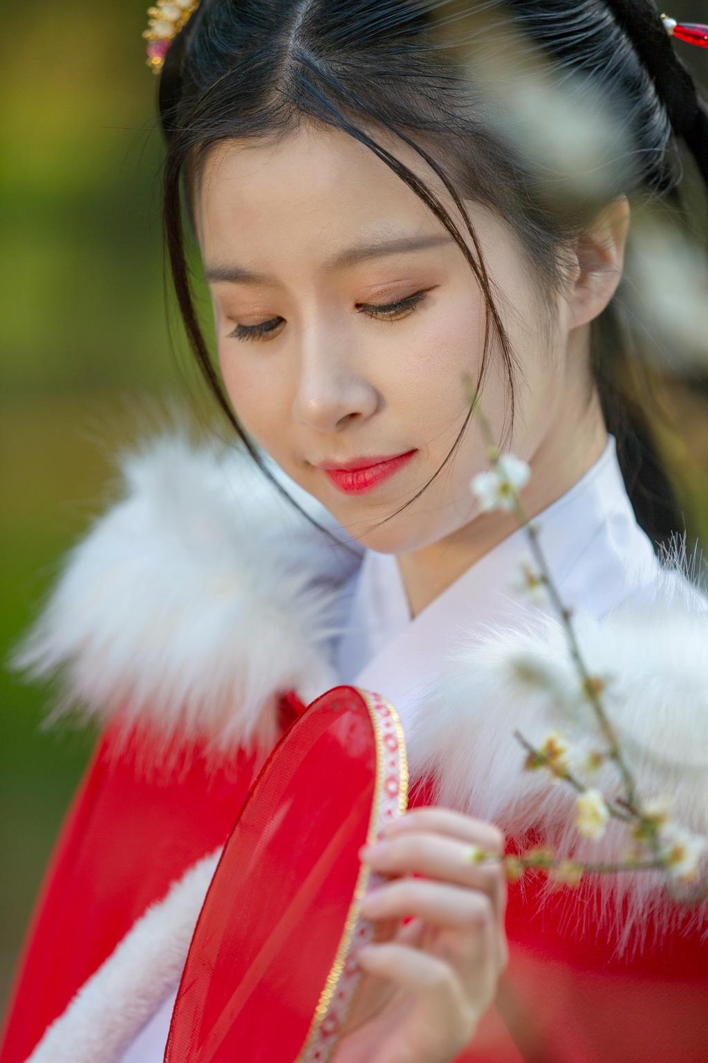 红唇雪肤古装美女高贵典雅美图