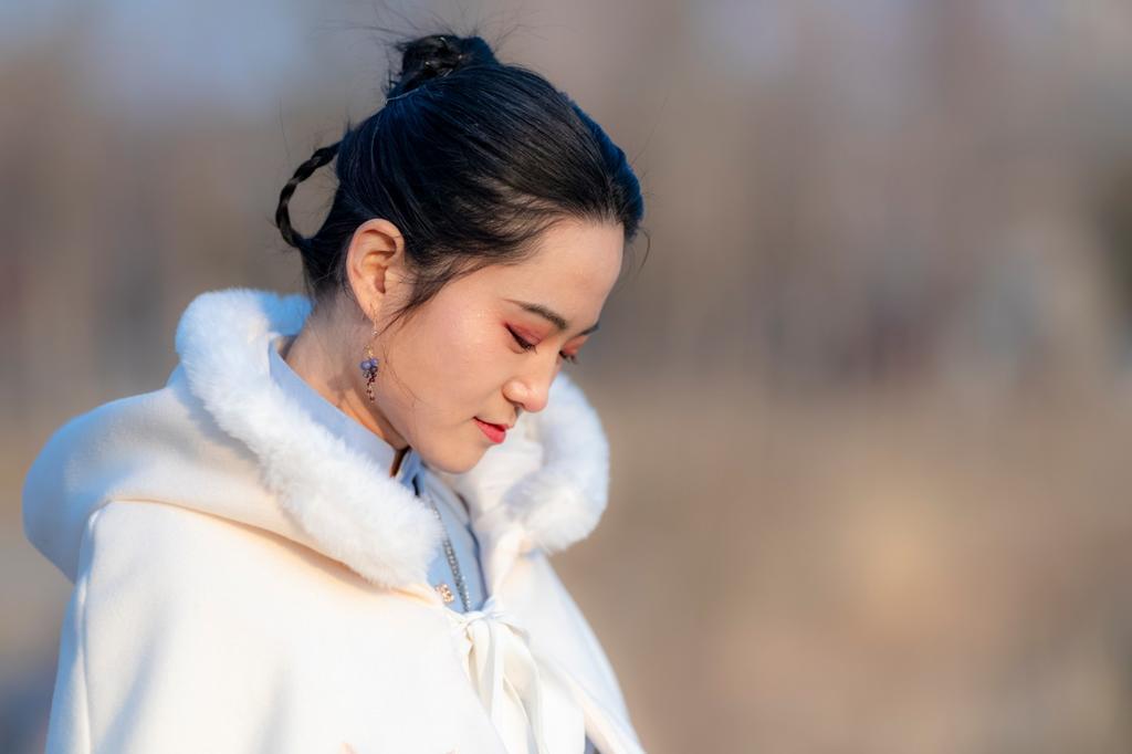 白衣古装美女气质淡雅清秀写真