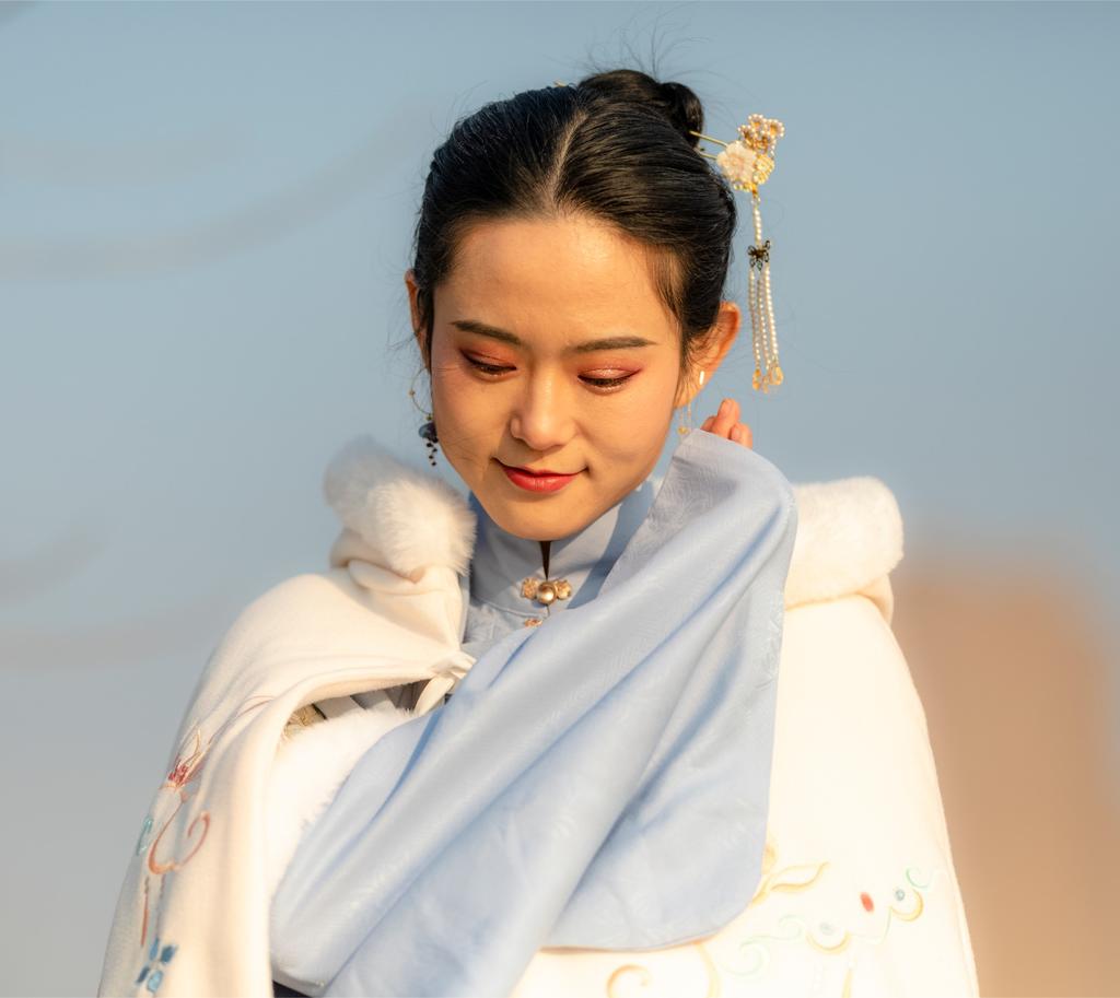 白衣古装美女气质淡雅清秀写真