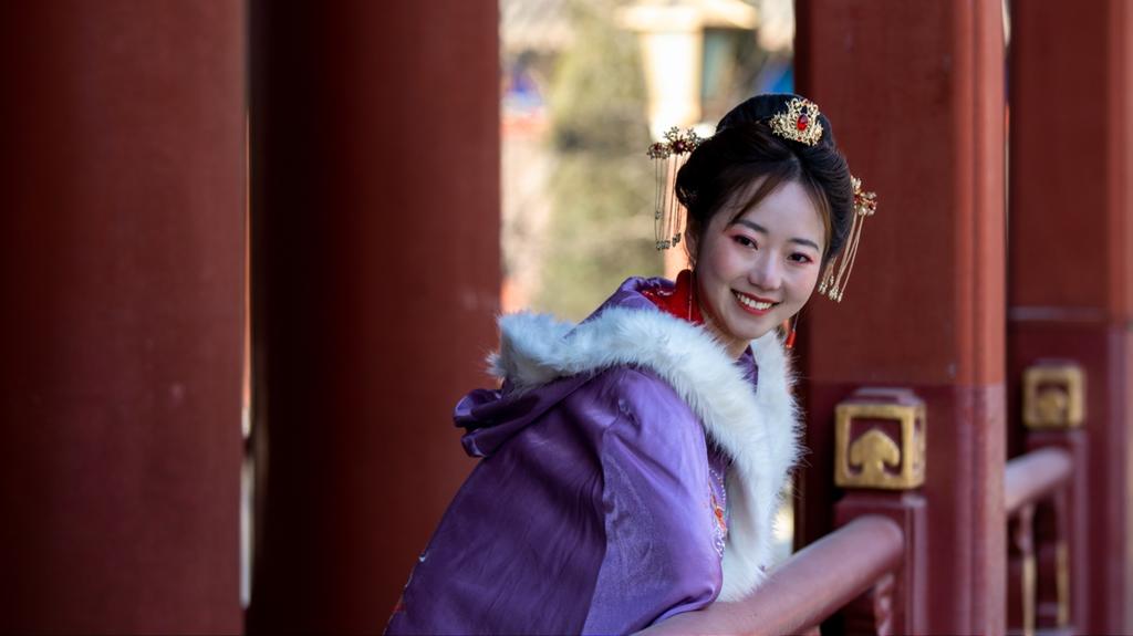 国色天香古装美女迷人笑容写真