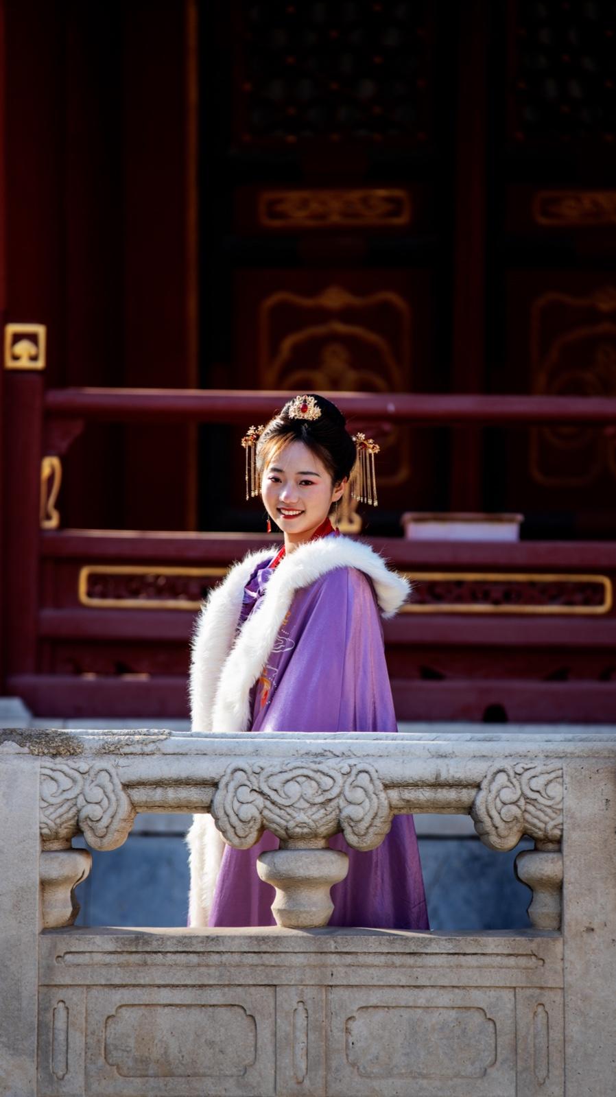 国色天香古装美女迷人笑容写真