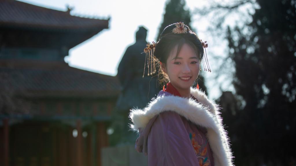 国色天香古装美女迷人笑容写真