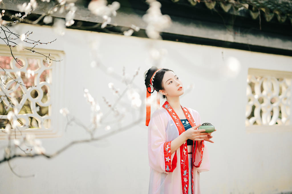 红唇雪肤汉服美女唯美古风摄影