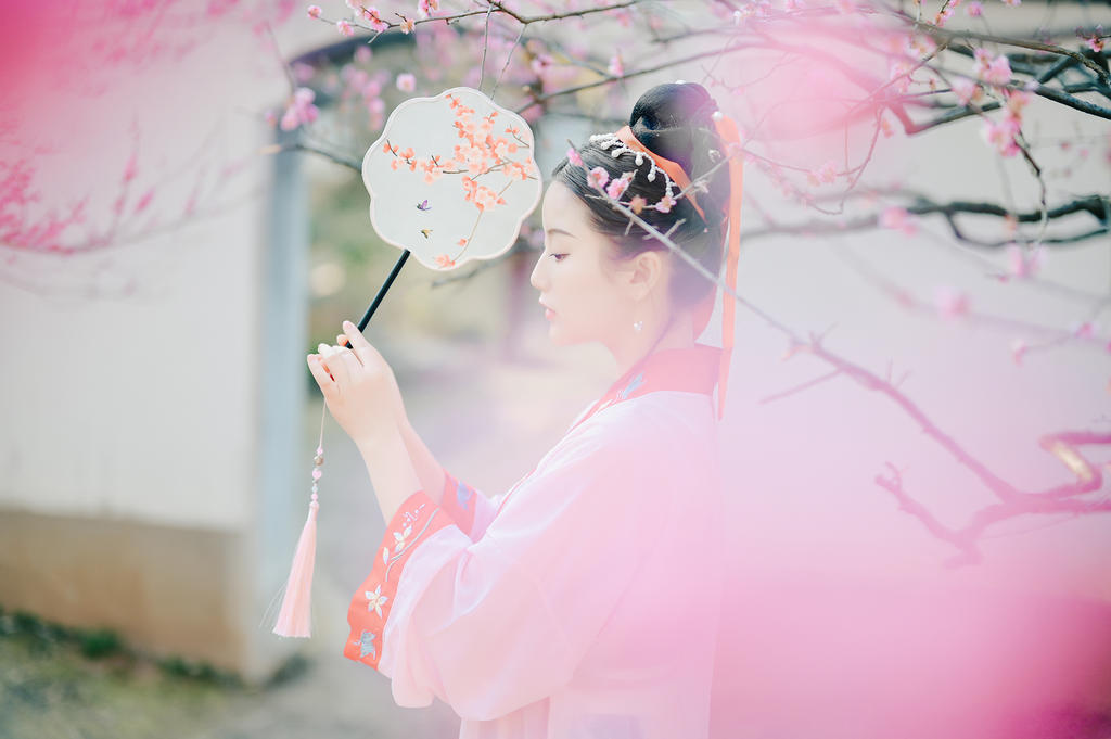 红唇雪肤汉服美女唯美古风摄影
