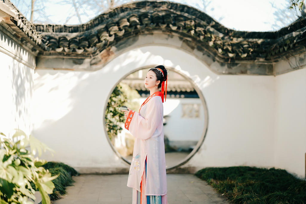 红唇雪肤汉服美女唯美古风摄影