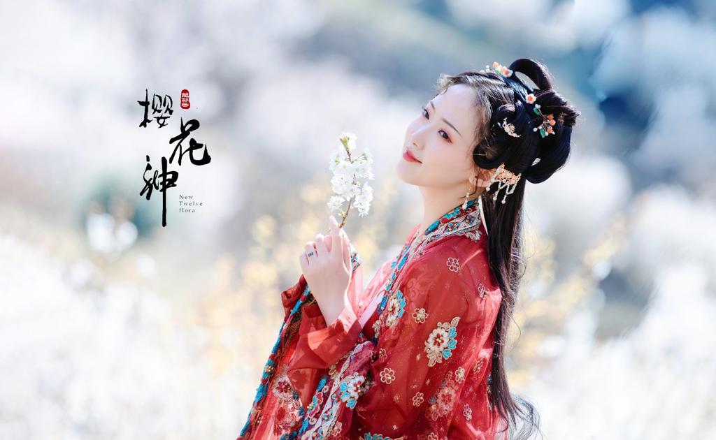 红妆素裹汉服美女手撑油伞美图