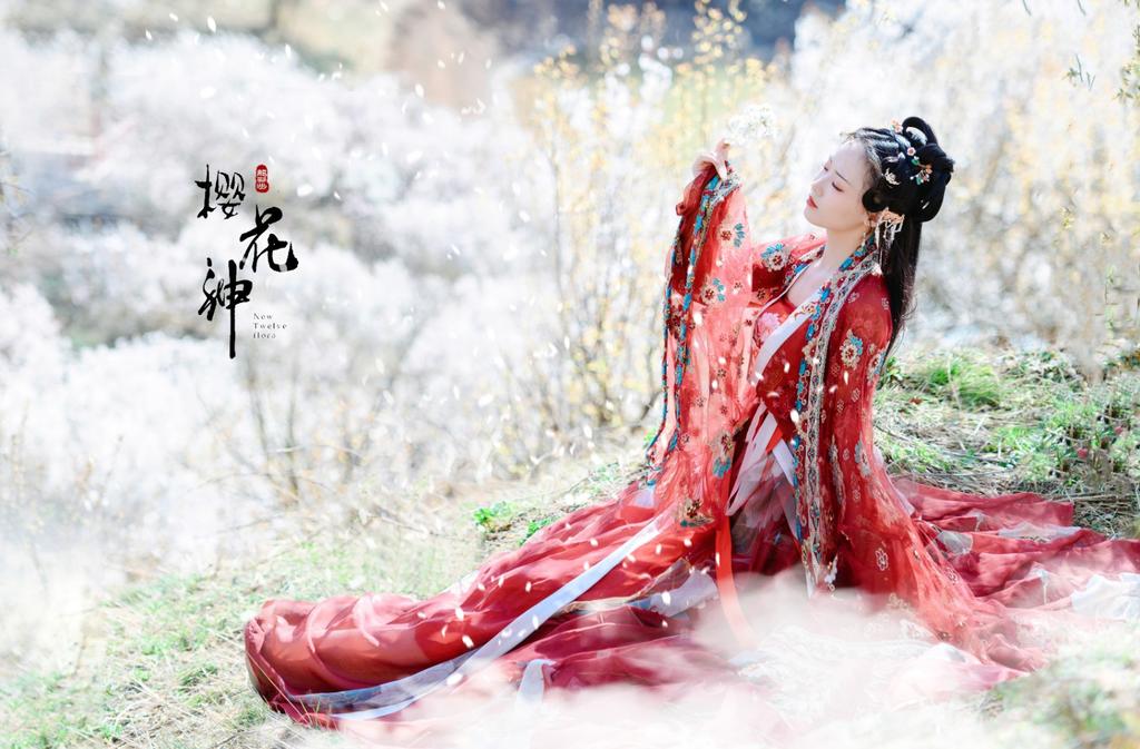 红妆素裹汉服美女手撑油伞美图