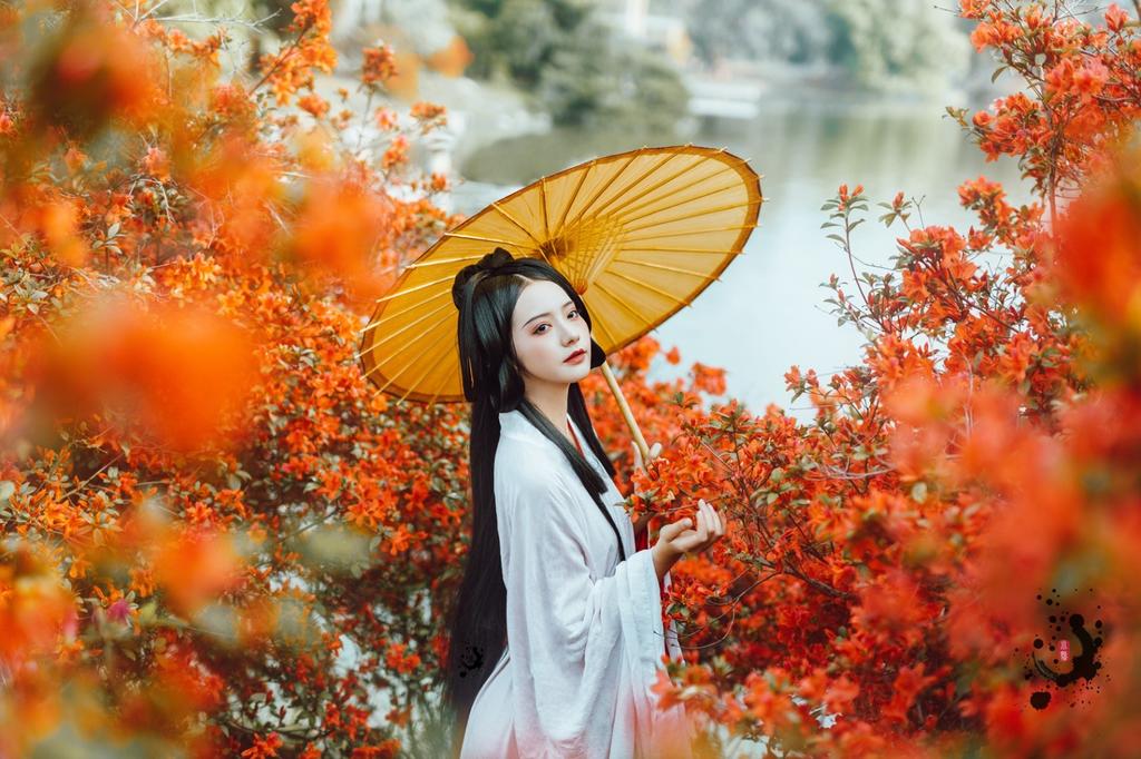 古装美女肤如凝脂面若桃花美图