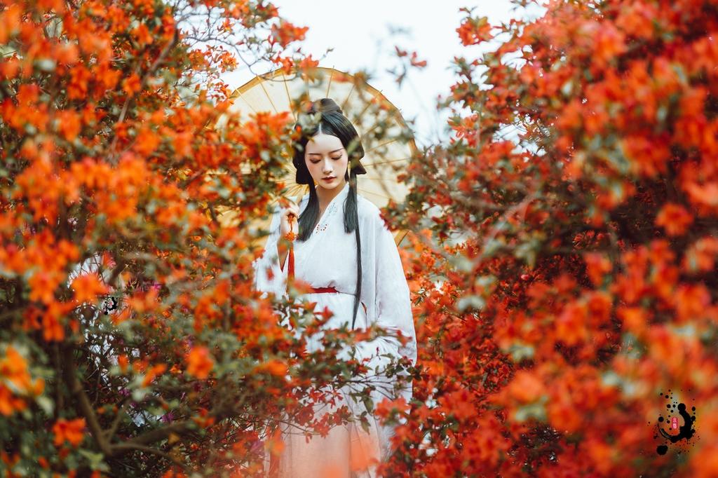 古装美女肤如凝脂面若桃花美图