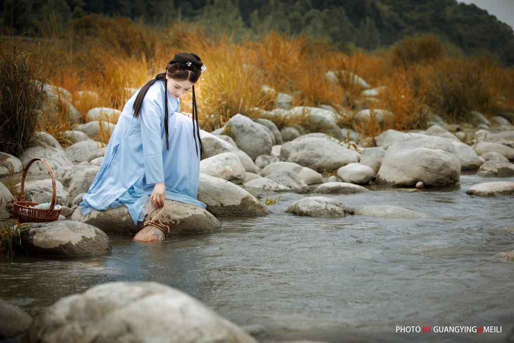 古装美女长发及腰清新脱俗写真