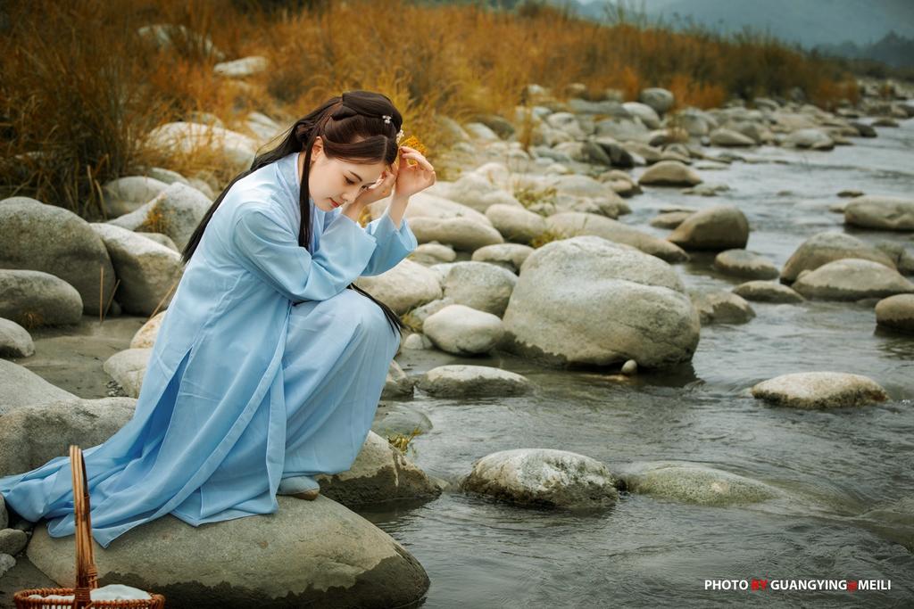 古装美女长发及腰清新脱俗写真