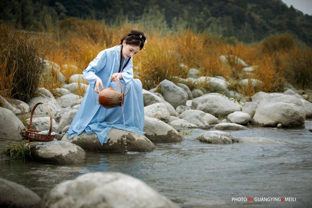 古装美女长发及腰清新脱俗写真