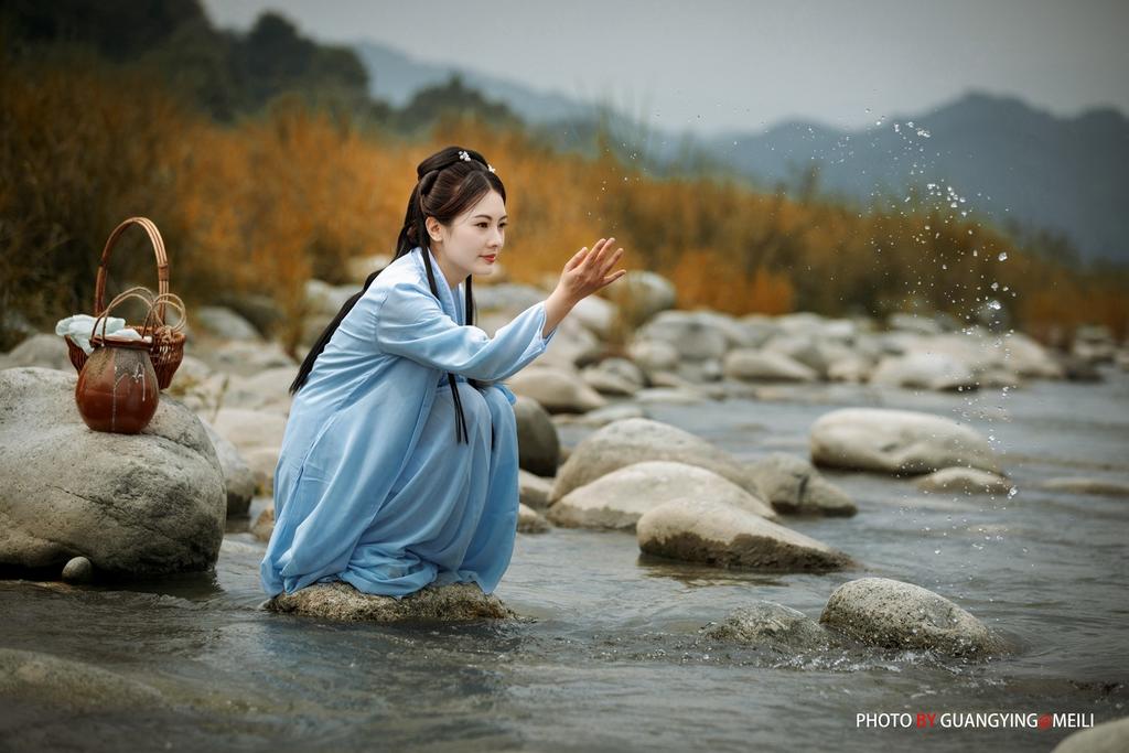 古装美女长发及腰清新脱俗写真