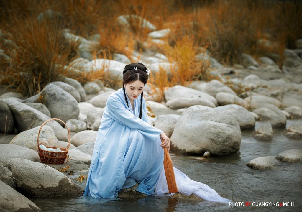 古装美女长发及腰清新脱俗写真