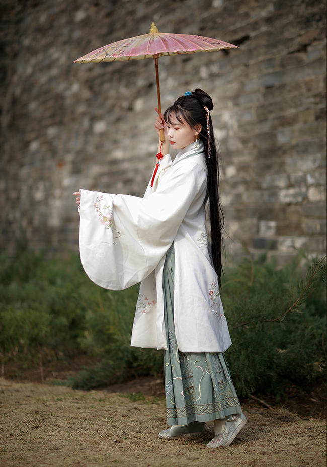 汉服美女长发及腰清新脱俗私拍