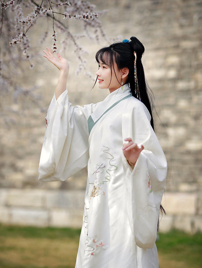 汉服美女长发及腰清新脱俗私拍