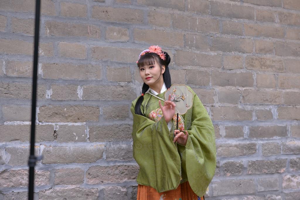 汉服美女手执罗扇风韵犹存美图