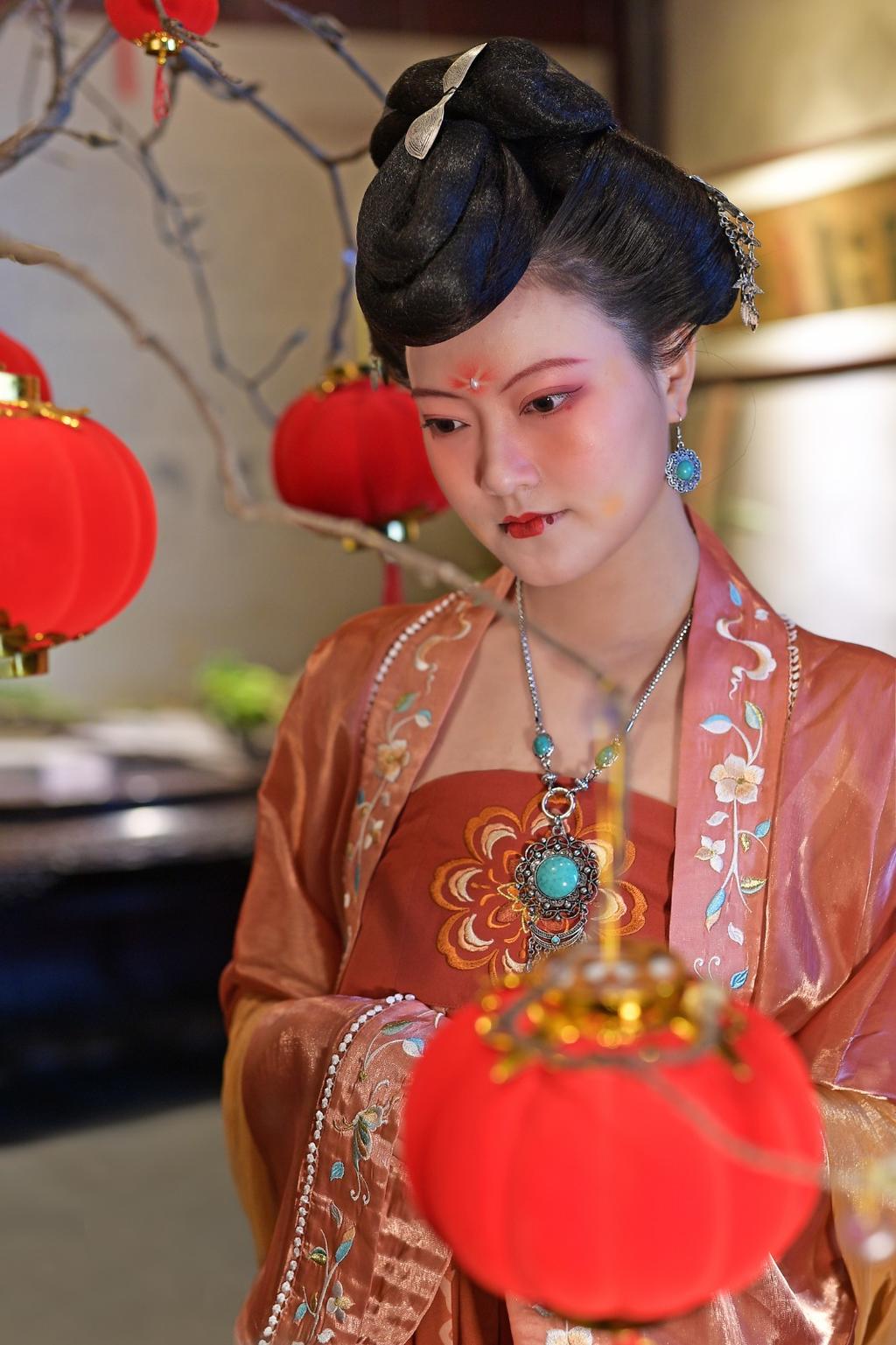 古装美女红妆素裹娇艳妩媚图片