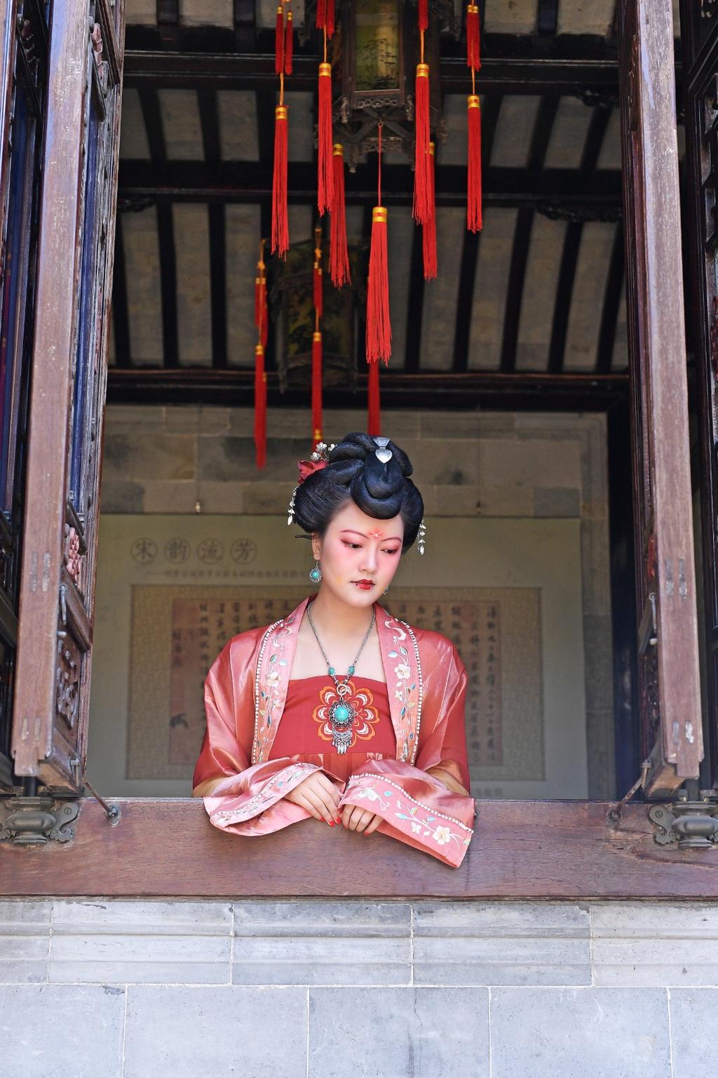 古装美女红妆素裹娇艳妩媚图片