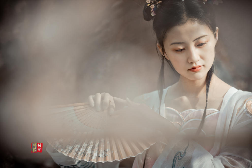 古装美女樱花树下唯美浪漫写真