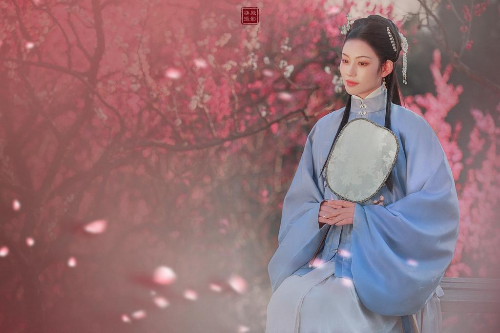 端庄典雅古装美女唯美古风摄影