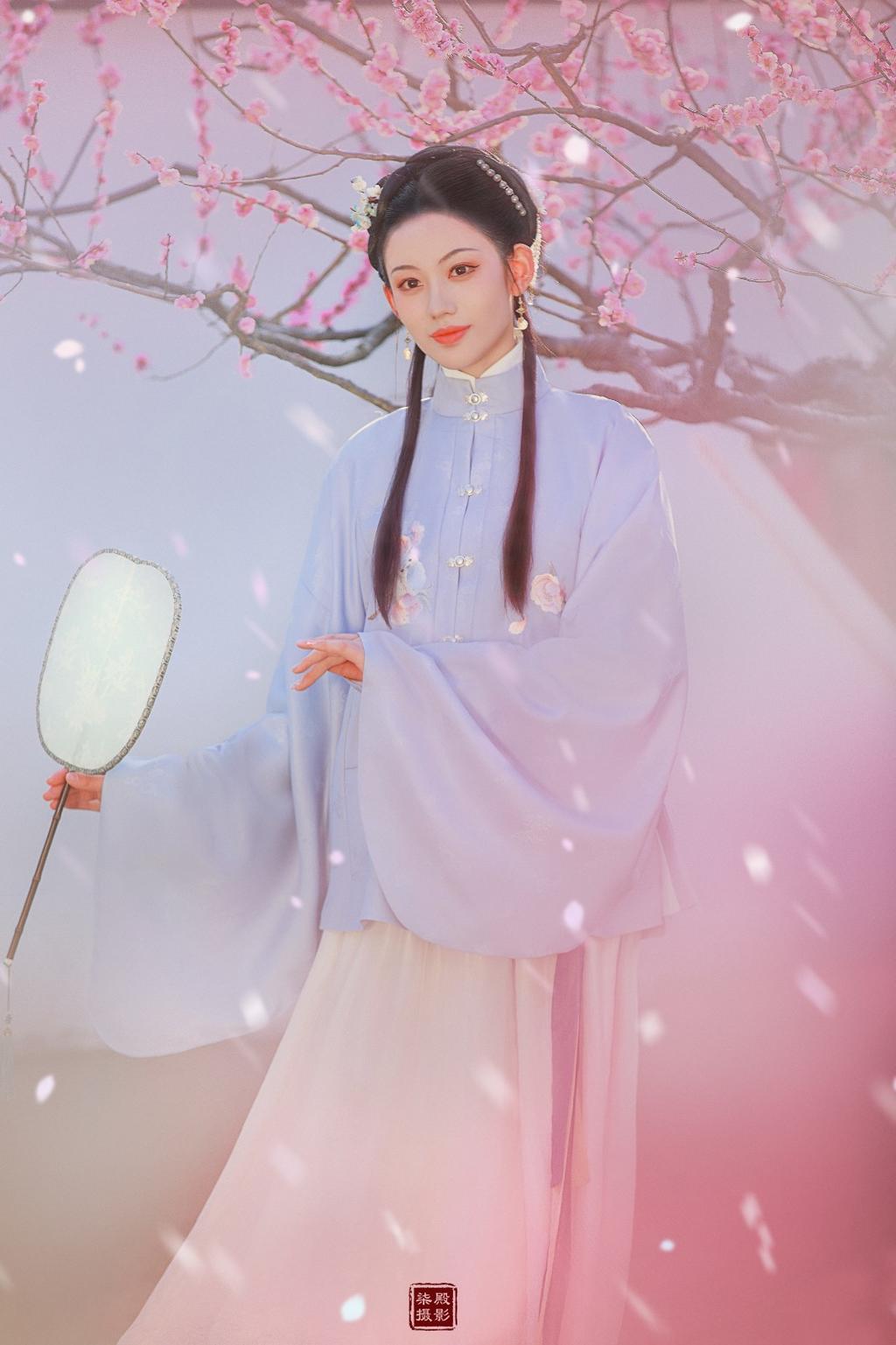 端庄典雅古装美女唯美古风摄影