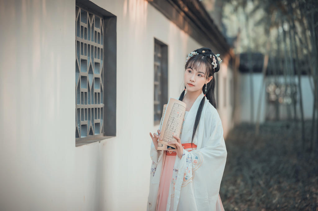 汉服美女饱读诗书气质文雅写真