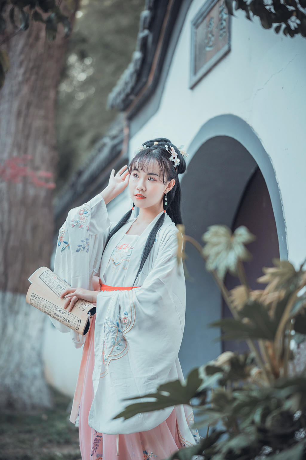 汉服美女饱读诗书气质文雅写真