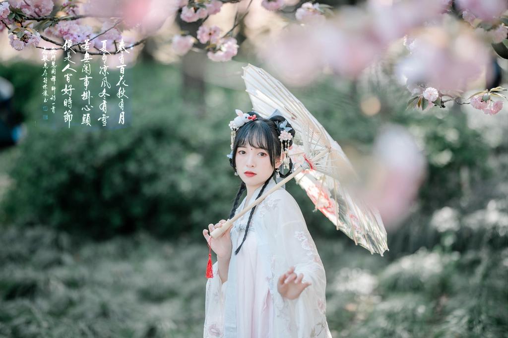 古装美女面若桃花身似扶柳图片