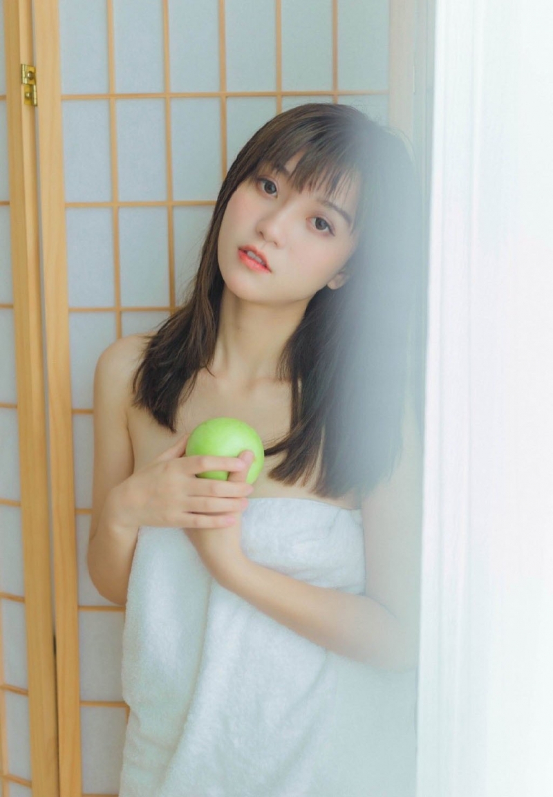 浴巾美女湿身诱惑人体艺术写真