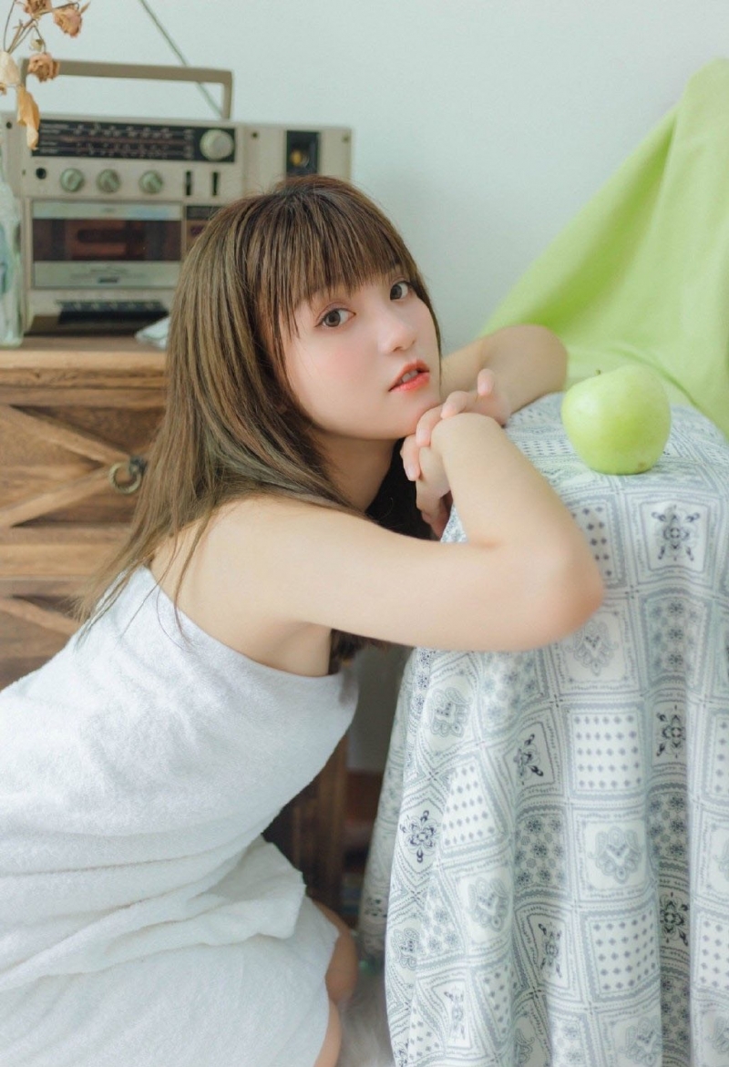 浴巾美女湿身诱惑人体艺术写真