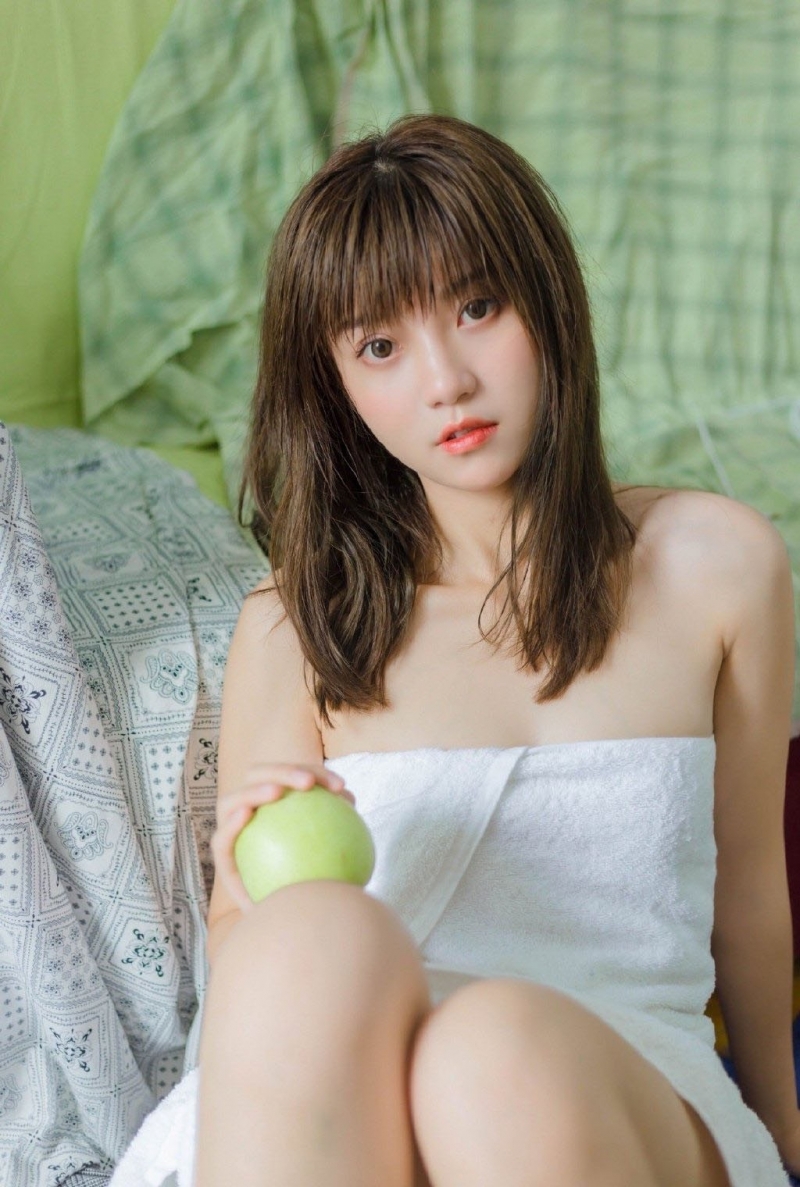 浴巾美女湿身诱惑人体艺术写真