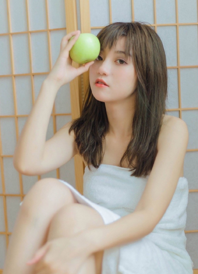 浴巾美女湿身诱惑人体艺术写真