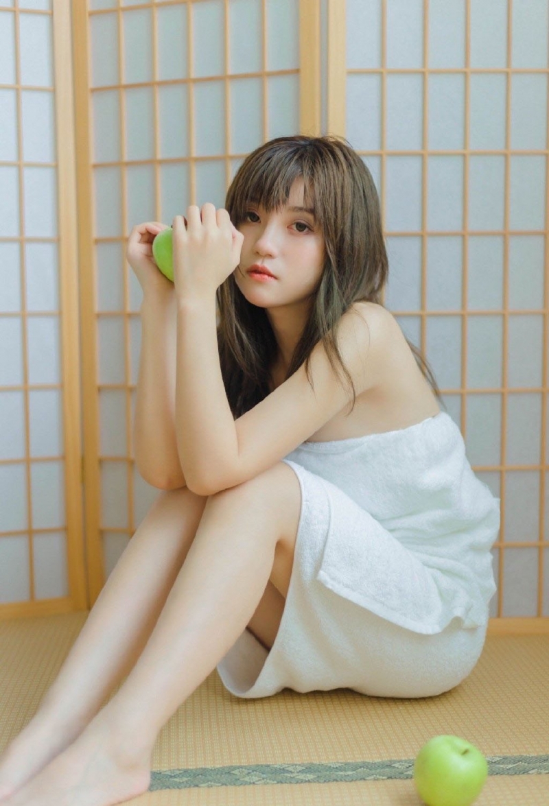 浴巾美女湿身诱惑人体艺术写真