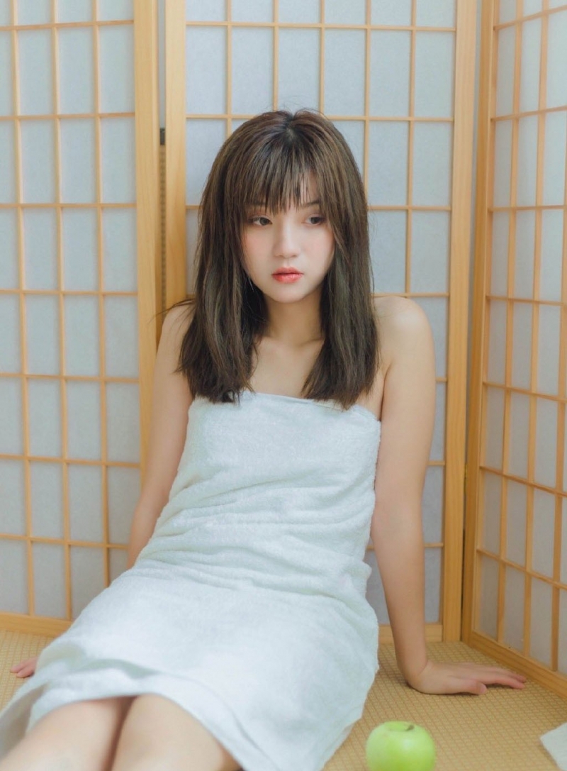 浴巾美女湿身诱惑人体艺术写真