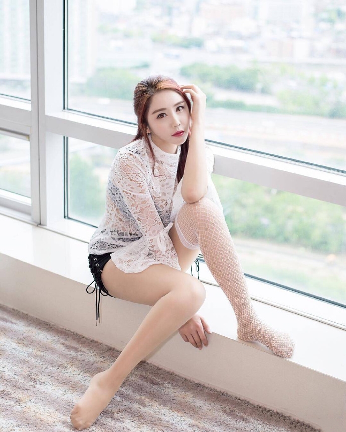 美腿少妇极品透视中国人体艺术