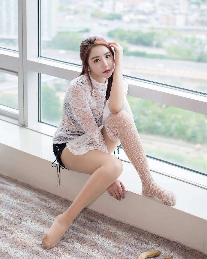 美腿少妇极品透视中国人体艺术