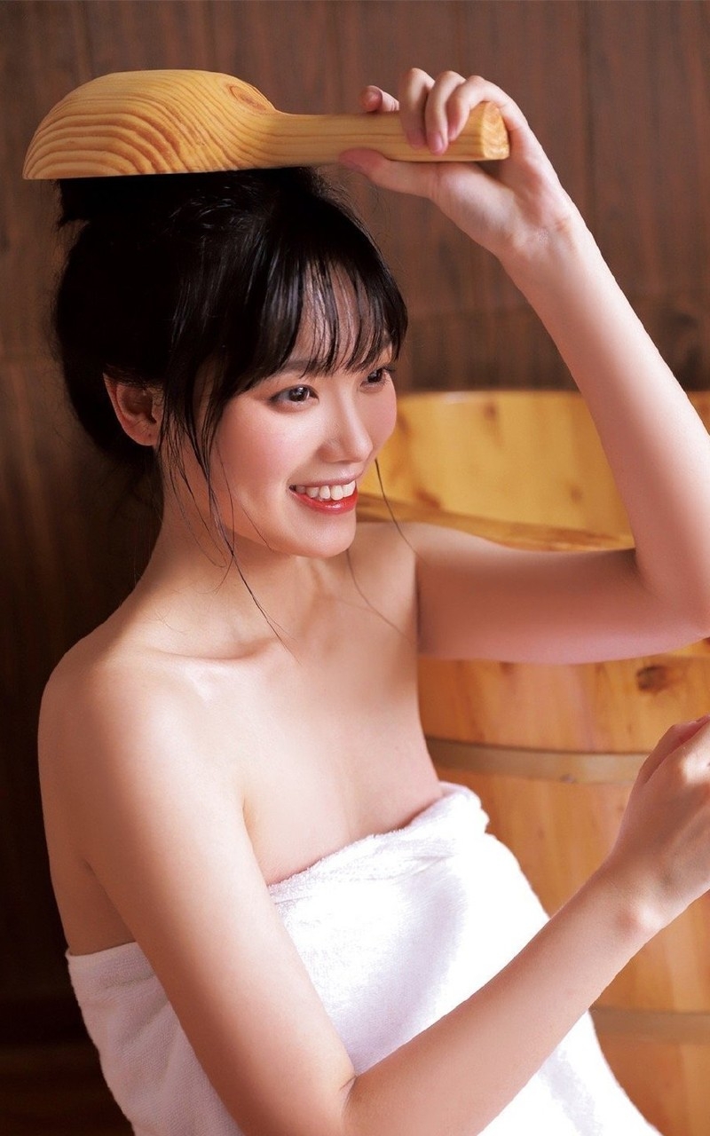 浴巾美女香肩美背中国人体艺术