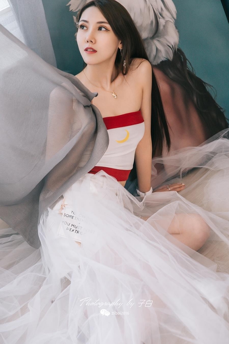 宅男女神香肩美腿人体艺术摄影