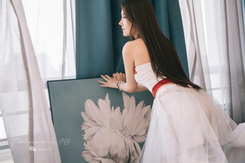 宅男女神香肩美腿人体艺术摄影