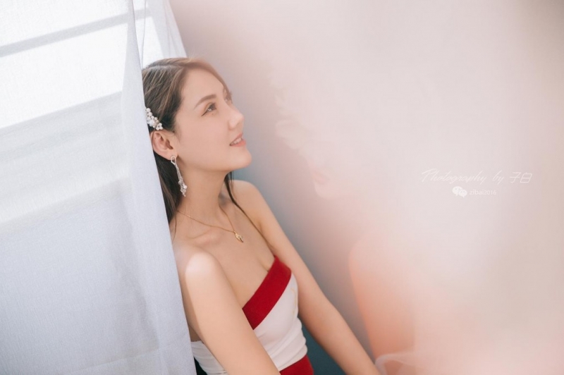 宅男女神香肩美腿人体艺术摄影