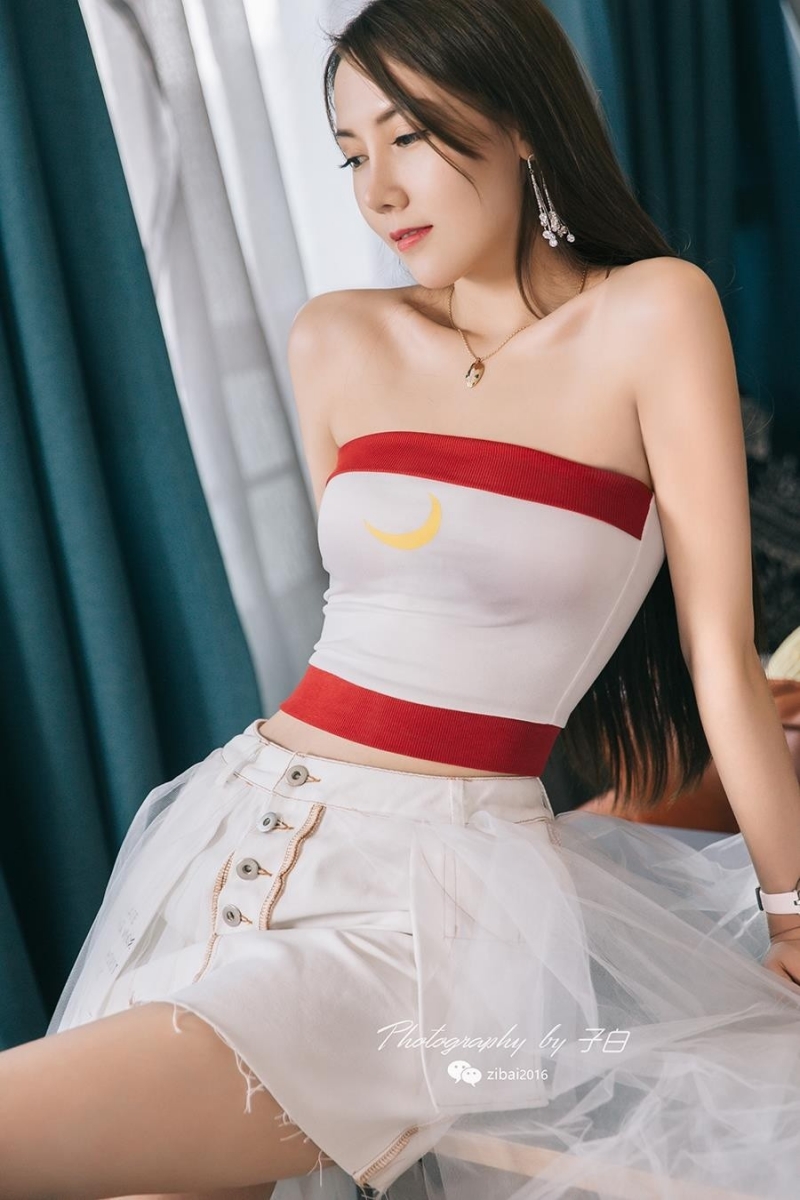 宅男女神香肩美腿人体艺术摄影