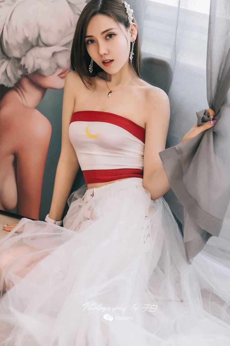 宅男女神香肩美腿人体艺术摄影