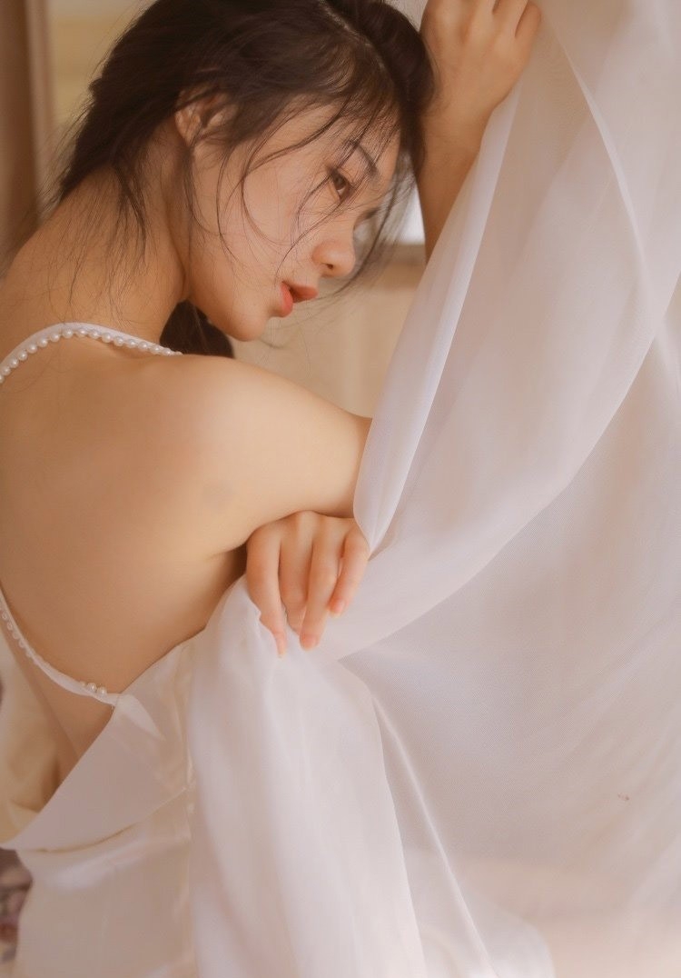 性感少女裸背诱惑中国人体艺术